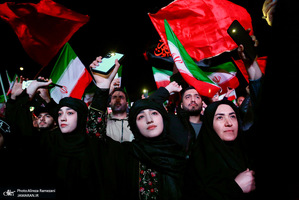 تجمع مردمی در میدان انقلاب اسلامی تهران