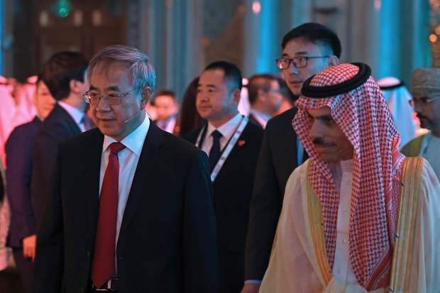 کشورهای عربی و چین، بر سر میلیاردها دلار سرمایه گذاری توافق کرده اند/ عربستان: انتقاد آمریکا اهمیتی ندارد و آن را نادیده می گیریم
