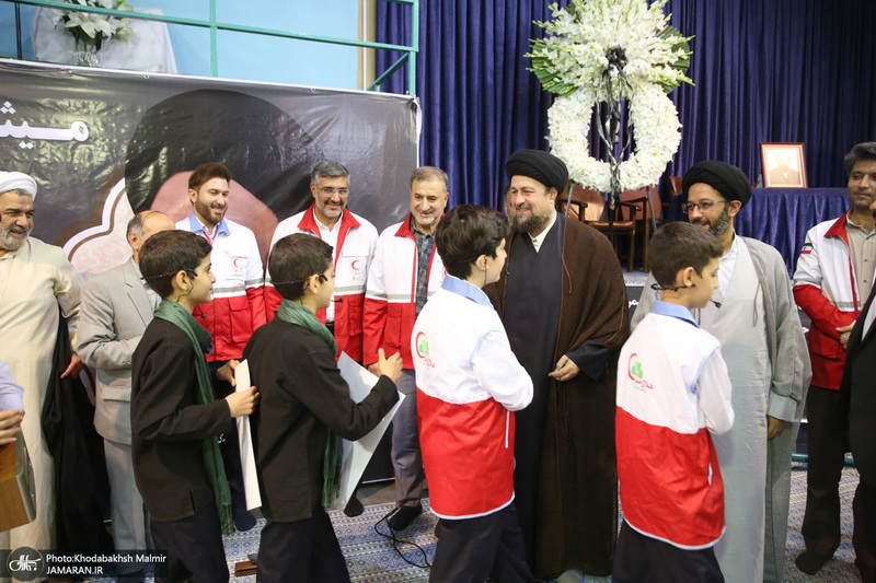 تجدید میثاق جمعی از جوانان هلال احمر با آرمان های حضرت امام خمینی (س)
