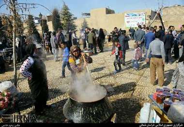 جشنواره سمنوی شهر درق در بجنورد آغاز شد