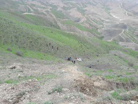 سقوط یک خودرو به عمق دره 200متری حاشیه زیارتگاه خالد نبی کلاله