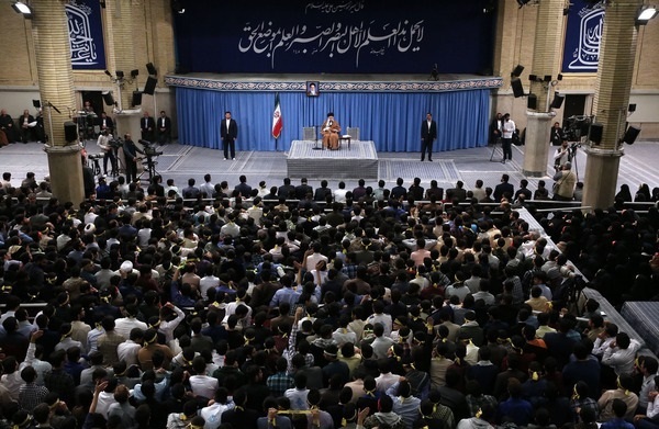 الإرادة الحاکمة على الجمهوریّة الإسلامیّة حدیدیّة ولن نسمح بعودة أمریکا