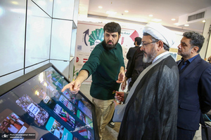 بازدید رئیس موسسه تنظیم و نشر آثار امام خمینی(س) از نمایشگاه خط خون
