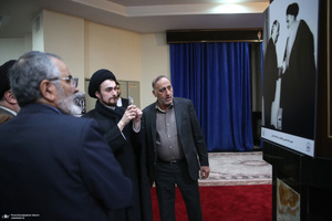 بازدید سید حسن خمینی از نمایشگاع عکس امام امت