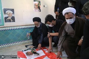 مزار آیت الله العظمی صانعی(ره) در اولین پنج شنبه رحلت ایشان