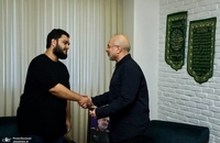 حضور قالیباف در منزل شهید حاجی زاده (9)