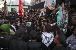 عزاداری سنتی کشمیری‌ها روی قایق
