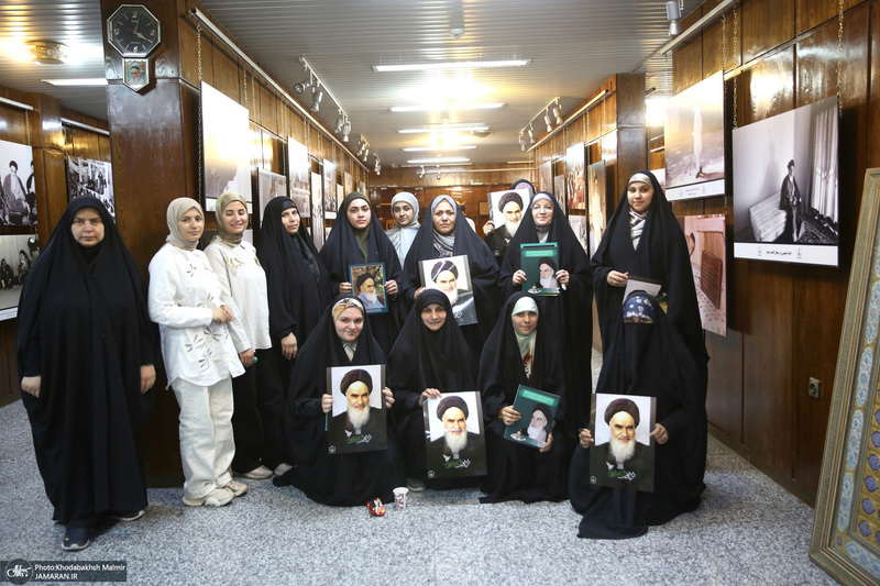 بازدید جمعی از دانشجویان کشور عراق از بیت امام خمینی درجماران