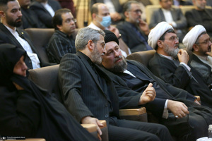 دیدار سرپرست و کارکنان وزارت خارجه باسید حسن خمینی در حرم مطهر امام خمینی (س)