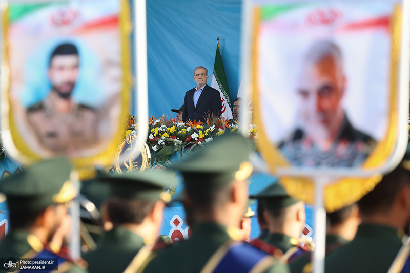 مراسم رژه نیروهای مسلح در جوار حرم مطهر امام خمینی (س)