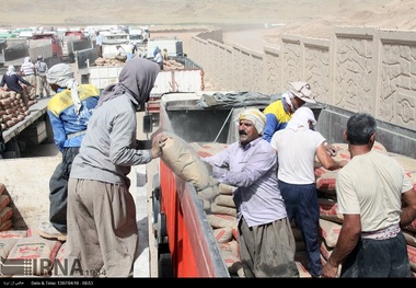 عراق از ورود کارگران ایرانی به بازارچه سومار جلوگیری می کند