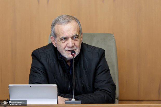 پزشکیان: تلاش می‌کنیم منویات مقام معظم رهبری در شعار نماند/ همه باید با حضور پرشور در راهپیمایی روز قدس، ضمن حمایت از مردم مظلوم فلسطین، جنایات اسرائیل را محکوم کنیم