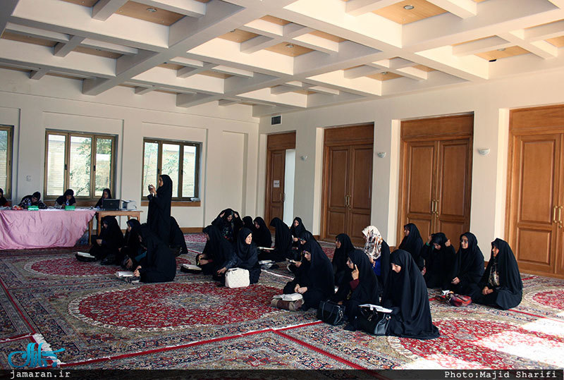 محفل انس با قرآن در بیت تاریخی حضرت امام در خمین