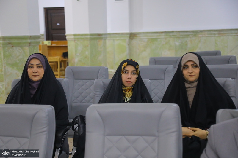 اهدا آثار برتر خوشنویسان به موسسه تنظیم و نشر آثار امام خمینی (س) نمایندگی قم