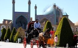گردشگری باید به نخستین منبع درآمدزایی استان اصفهان مبدل شود