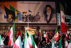 حركت دسته مردمى پرچمداران ايران به مناسبت روز جمهوری اسلامی ایران