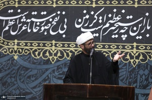 مراسم عزادهری شب ۲۸ صفر در حرم مطهر امام خمینی(س)