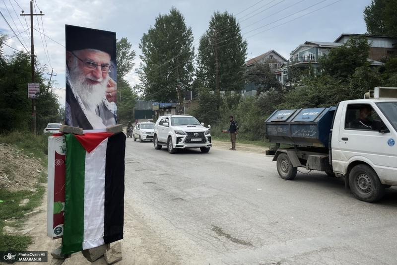 توزیع آب و شربت نذری برای حمایت از مردم غزه در کشمیر