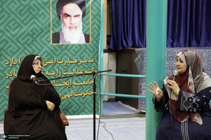 دیدار جمعی از خواهران نخبه عراقی با دکتر فاطمه طباطبایی در جماران