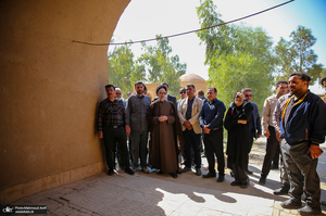 حضور سید محمد خاتمی بر مزار آیت الله سید روح الله خاتمی (ره)