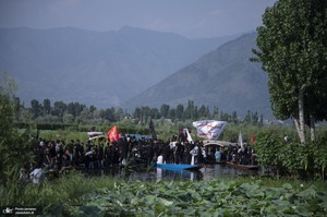 عزاداری سنتی کشمیری‌ها روی قایق