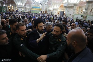 نماز ظهر و عصر روز ارتحال امام در حرم امام خمینی