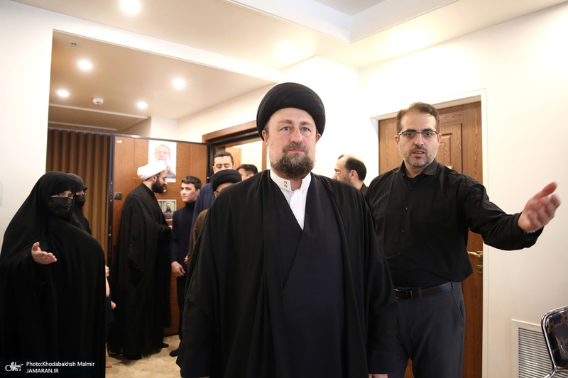 دیدار سید حسن خمینی با خانواده شهیدان لاریجانی