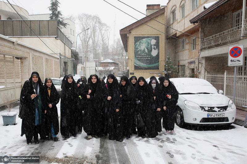 بازدید جمعی از دانش آموزان از بیت امام خمینی (س) در جماران 1