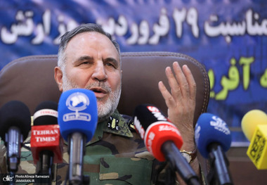 فرمانده نیروی زمینی ارتش: امروز هیچ خطری نظام ما را تهدید نمی‌کند/ دست ما همواره روی ماشه است تا در صورت نیاز، پاسخی قاطع و دندان‌شکن به هر تهدیدی علیه ایران بدهیم/ ارتش با تمام توان، پا در رکاب ولایت، آماده است