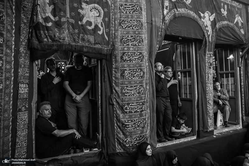 عزاداری ظهر عاشورا در حسینیه 200 ساله سادات اخوی