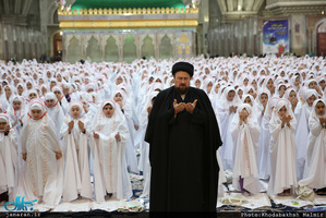 مراسم جشن تکلیف دانش آموزان دختر در حرم مطهر امام خمینی(س) 
