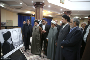 بازدید سید حسن خمینی از نمایشگاع عکس امام امت