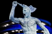به یاد قهرمانی تاریخی؛ رونمایی از مجسمه آگوئرو در ورزشگاه اتحاد + عکس و ویدیو