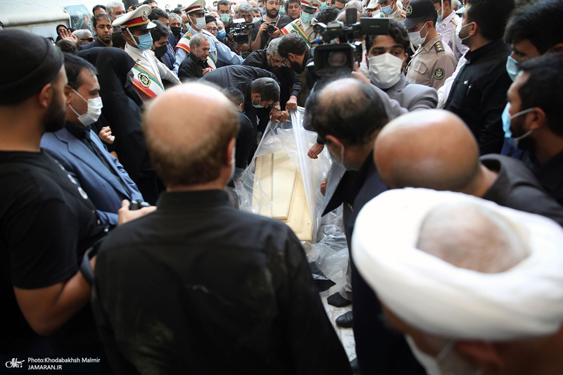 خاکسپاری پیکر حجت الاسلام و المسلمین سید محمود دعایی در حرم امام خمینی (س)