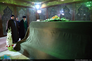 حضور رهبر معظم انقلاب در مرقد مطهر امام راحل و گلزار شهدای بهشت زهرا(س)