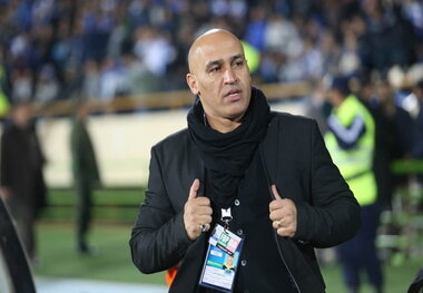 منصوریان بر سر مزار ناصر حجازی حاضر شد
