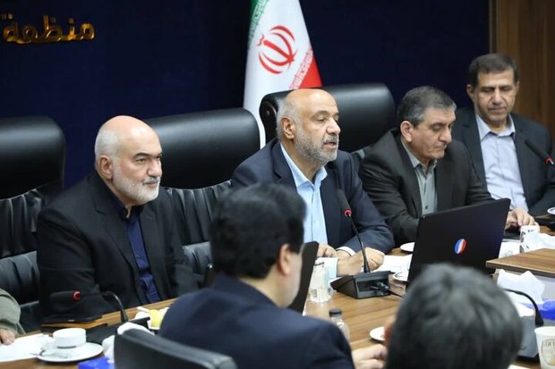 میدری، وزیر کار خبر داد: تغییر روال پرداخت سوابق بیمه‌ایِ کارگران بدون شکایت/ حدود ۹ میلیون نفر در ماه انفصال سوابق بیمه‌ای دارند و این کار می‌تواند برای خیلی از کارگران رضایت‌بخش باشد و دیگر شکایتی لازم نباشد