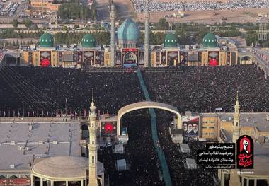 اقامه نماز بر پیکر مطهر رهبر شهید انقلاب توسط آیت‌الله العظمی جوادی آملی در قم + عکس و فیلم