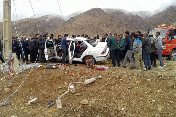 برخور خودرو با تیر چراغ برق در لردگان 2 کشته داشت