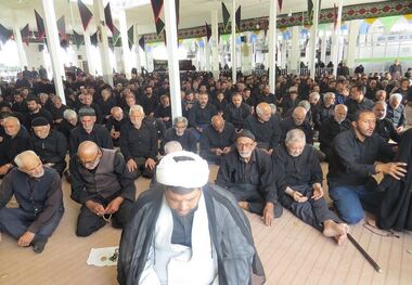 آیین‌های عزاداری و نماز جماعت ظهر عاشورا در ابرکوه برگزار شد