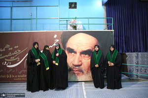 ادای احترام جمعی از موکب داران عراقی نسبت به مقام شامخ حضرت امام(س)