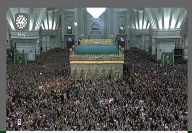 Leader says US decline in world affected by Imam Khomeini