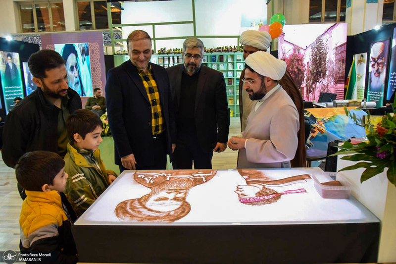 غرفه موسسه تنظیم و نشر آثار امام خمینی (س) در سی و سومین نمایشگاه بین المللی قرآن کریم-3