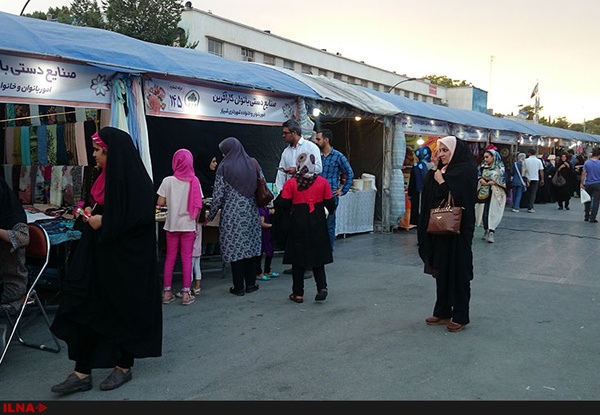 نمایشگاه صنایع دستی و سوغاتی در شهرستان خوی افتتاح شد