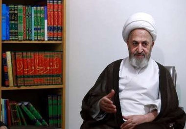 آیت‌الله‌ سبحانی: رباخواری مردم را بیچاره کرده است