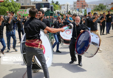 کاروان نمادین «یاران کربلا» در شهرری به حرکت درآمد