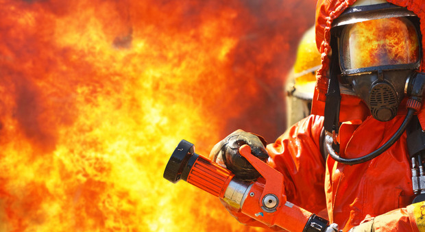 انبار ضایعات در خیابان شریعتی تهران آتش گرفت