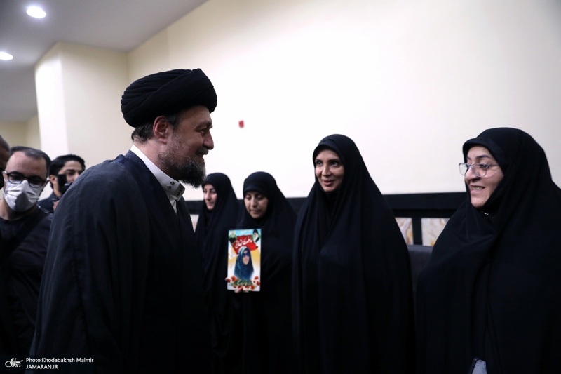 دیدار آیت‌ الله سید حسن خمینی با خانواده‌های معظم شهدا