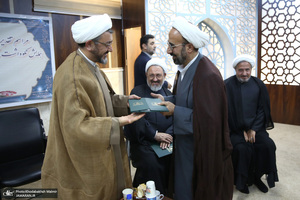 مراسم تقدیر از دست اندرکاران همایش نکوداشت وکلای حضرت امام خمینی (س)