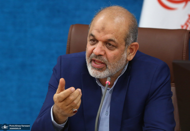 وحیدی، وزیر کشور دولت سیزدهم: شهید رئیسی در اغتشاشات ۱۴۰۱ می‌گفت باید برخوردها بسیار نرم باشد؛ شخص آیت‌الله رئیسی، ما در وزارت کشور و فرماندهان فراجا به افراد در میدان تذکر می‌دادند که از سلاح استفاده نشود؛ ولو اینکه علیه‌شان نیز از سلاح استفاده شود